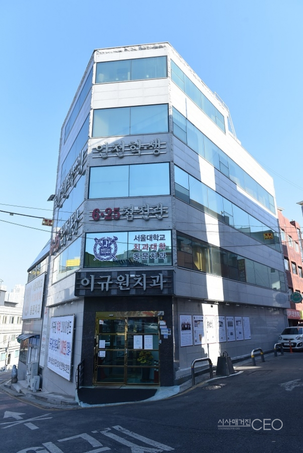 “이제는 딸과 함께 더 많은 장애인 무료치료를 할 수 있게 됐습니다” 이규원 치과 이규원. 이근아 공동원장