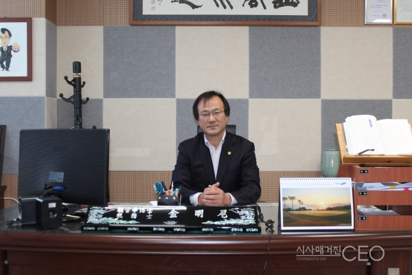 길과 원고지 위에서 행복을 느끼는 ‘여행작가인 세무사’