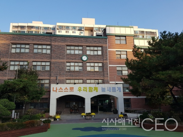“아이들의 밝은 웃음에 국가의 미래가 달려 있습니다”