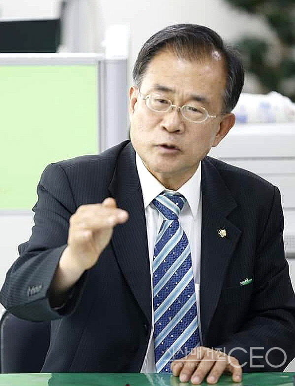 “적대적 양당 체제를 극복하고 국민을 향해 나아가겠습니다”