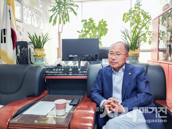 “지난 40년, 시민에게 안전한 물 공급하겠다는 사명감으로 일했습니다”