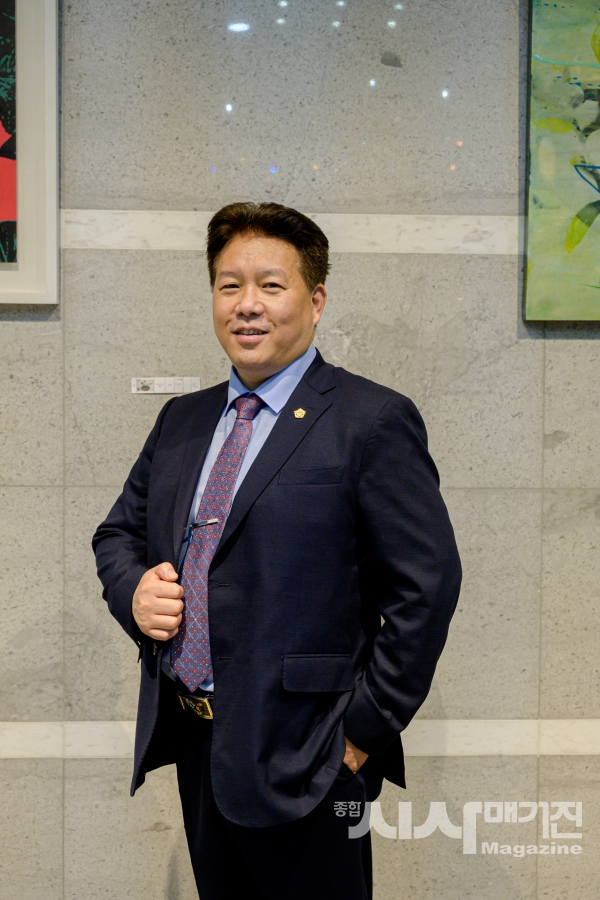 “디지털 자산· 국제금융 시대의 리더, 스마트 시티를 건설하는 기업으로 우뚝 서겠습니다”