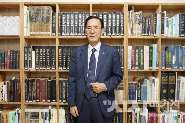 “전국 25만의 압해정씨가 하나 되어 종친회를 발전시키고 나라의 부강에 일익을 담당하겠습니다”