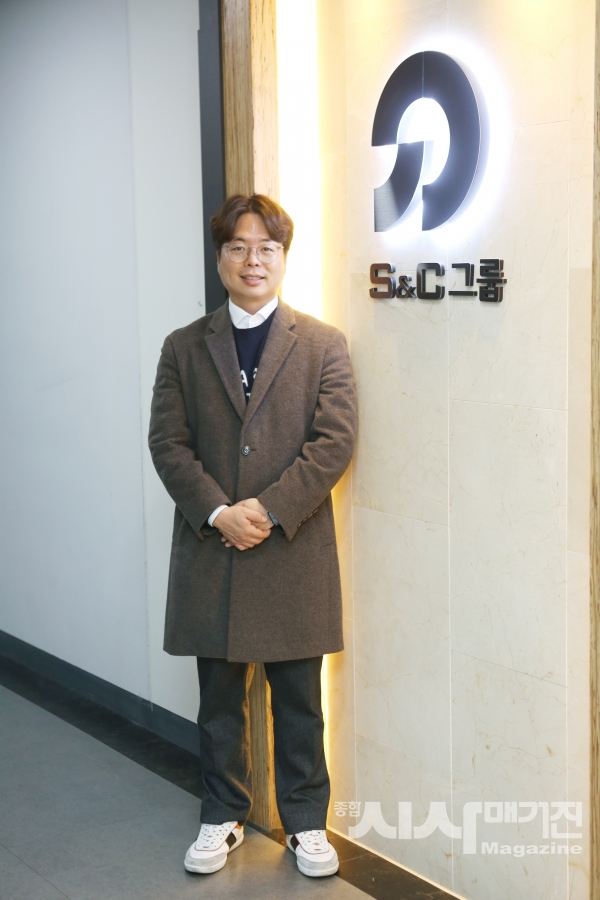 “2022년, 1,000억 수출을 달성해 대한민국 경제 살리는 수출 역군이 되고자 합니다”