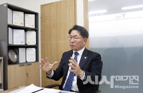 “최대 현안인 ‘대가기준 제도화’를 통해 우리나라 건축물의 안전한 유지와 해체를 위한 토대를 닦겠습니다”