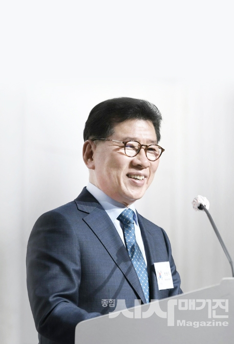 “중견기업의 발전을 이끌어 온 힘으로 기업의 문화예술 공헌에 힘쓰겠습니다”